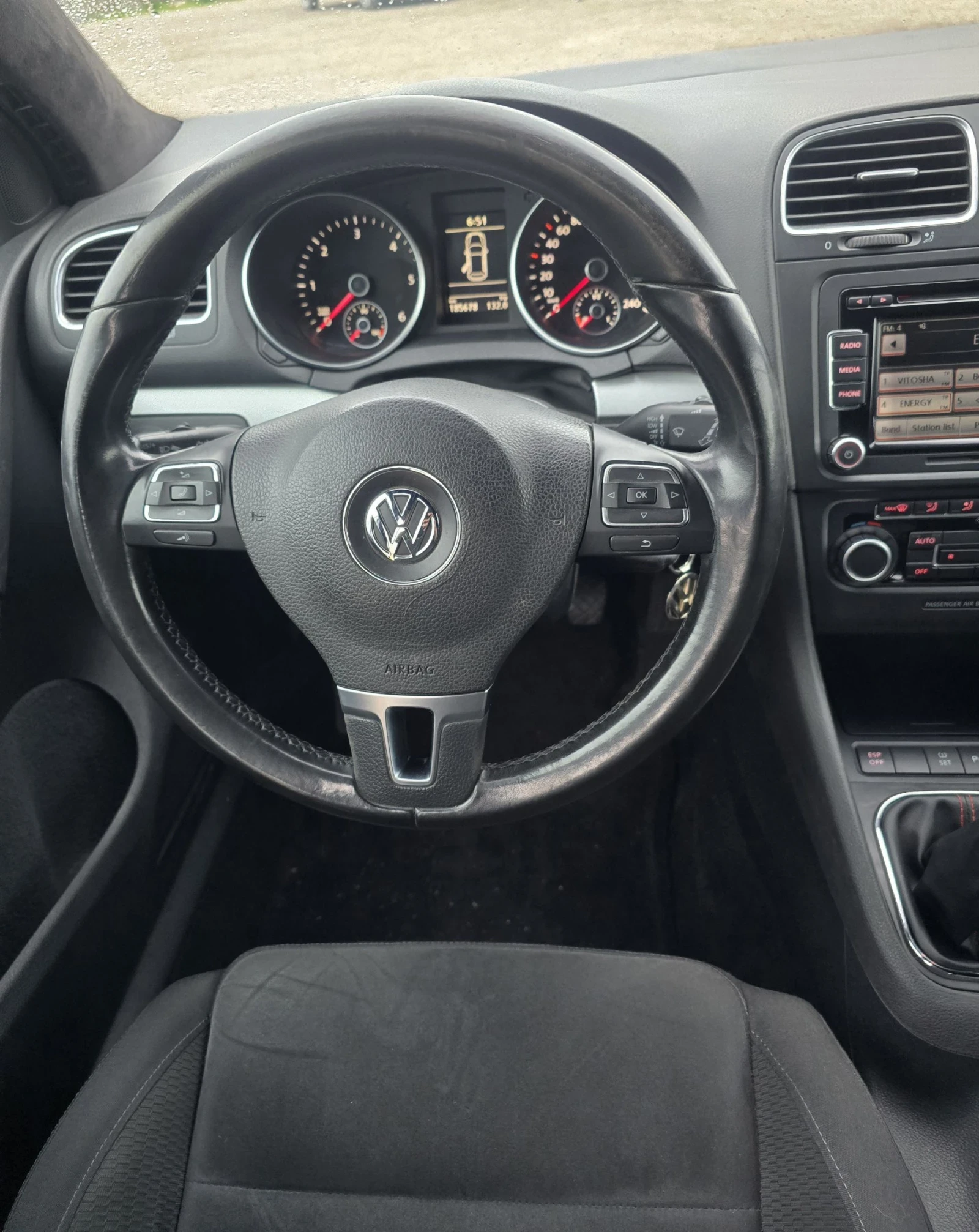 VW Golf 1.6TDI, снимка 17 - Автомобили и джипове - 54554769