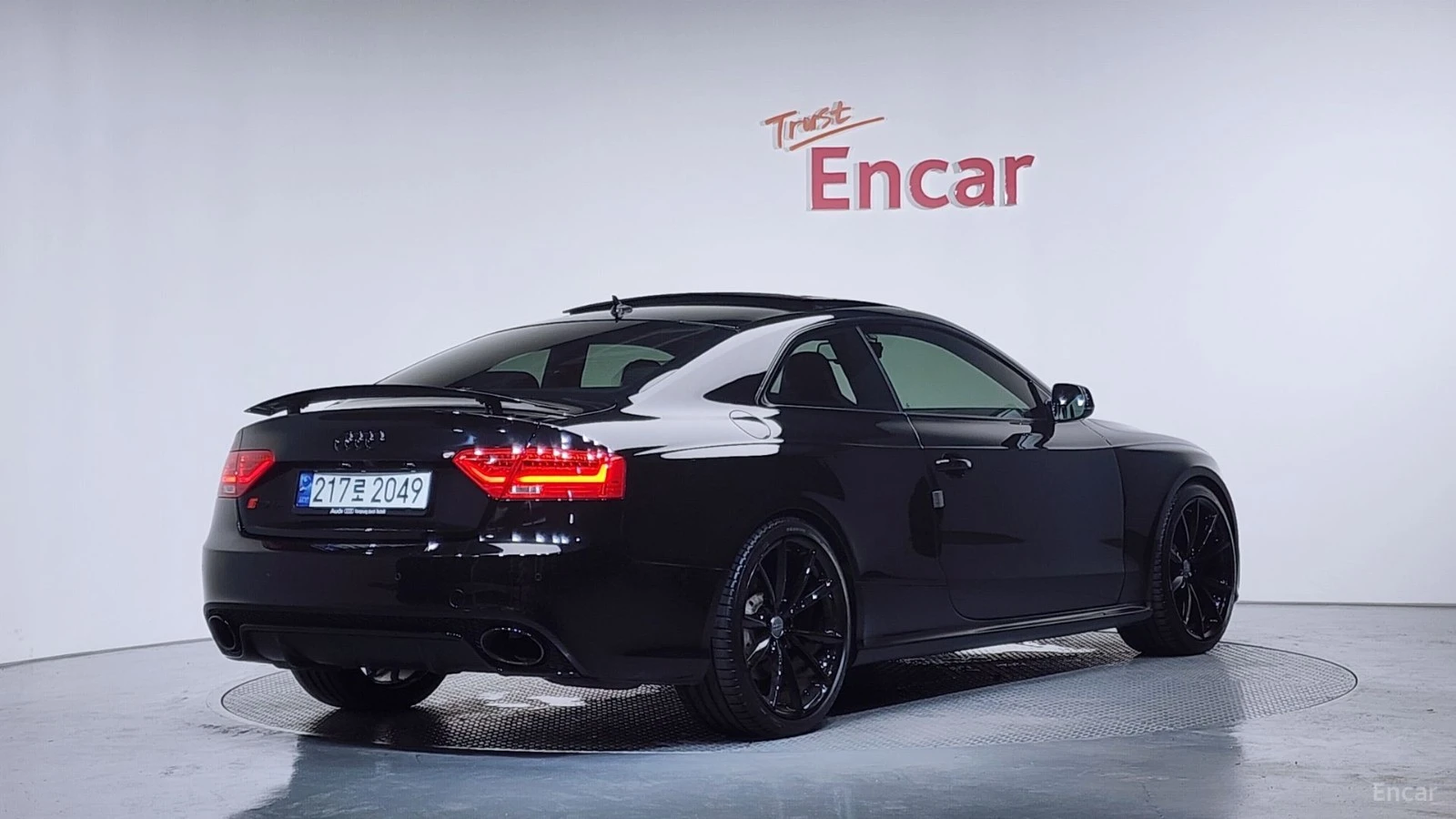 Audi Rs5 4.2 FSI* QUATRRO* PANO* КОЖА* ПОДГРЕВ* ОБДУХВ* НАВ, снимка 2 - Автомобили и джипове - 55505365