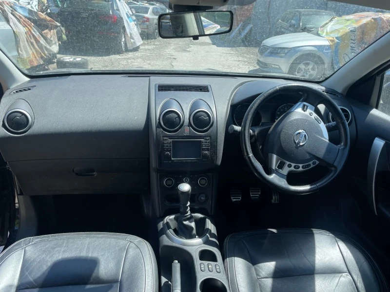 Nissan Qashqai 1.5, снимка 5 - Автомобили и джипове - 46396393