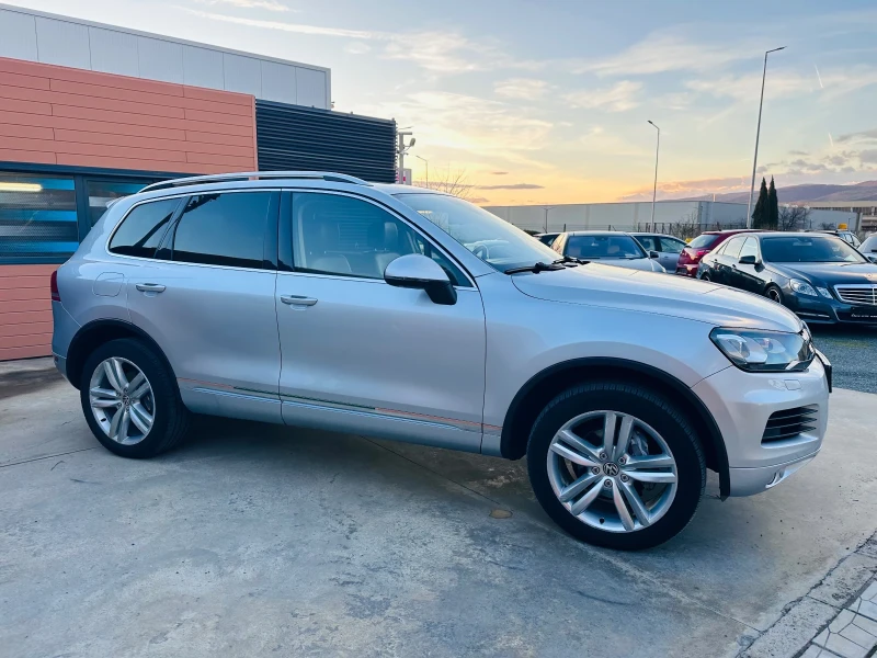 VW Touareg 3.0TDI/Navi/Distronoc/Keyless, снимка 4 - Автомобили и джипове - 53122964