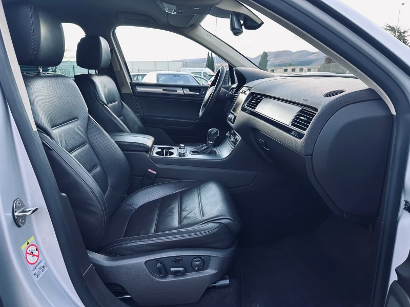 VW Touareg 3.0TDI/Navi/Distronoc/Keyless, снимка 14 - Автомобили и джипове - 53122964