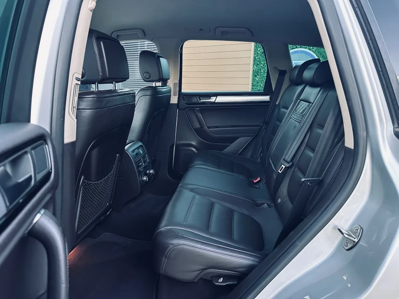 VW Touareg 3.0TDI/Navi/Distronoc/Keyless, снимка 11 - Автомобили и джипове - 53122964