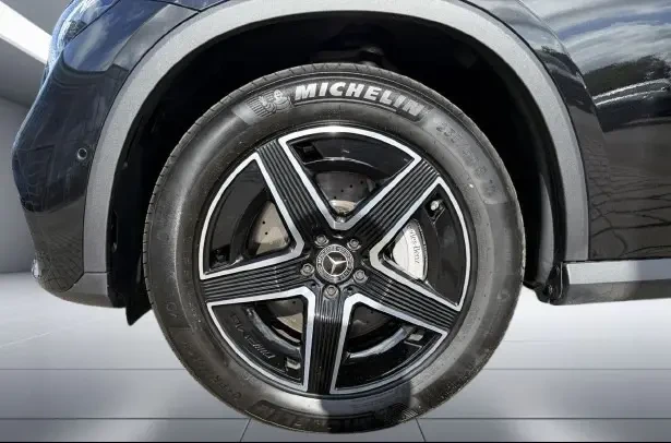 Mercedes-Benz GLC 300 d 4Matic = AMG Line = Advanced Plus Гаранция, снимка 4 - Автомобили и джипове - 53632243