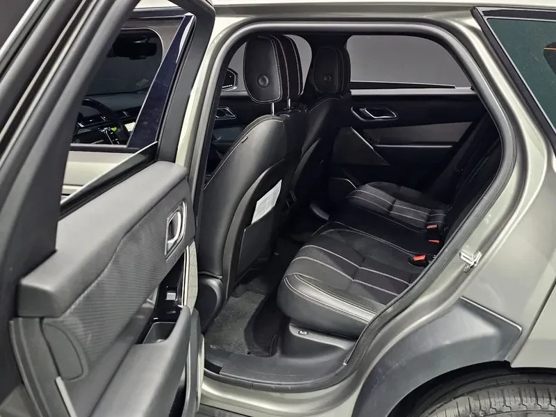 Land Rover Range Rover Velar, снимка 12 - Автомобили и джипове - 54515149