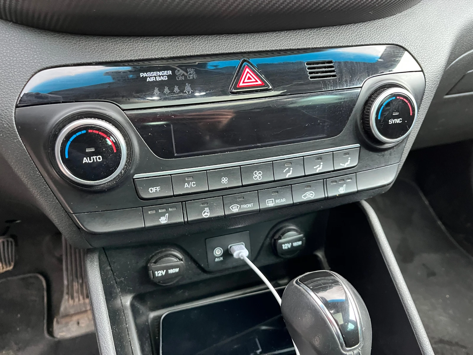 Hyundai Tucson, снимка 17 - Автомобили и джипове - 53962159