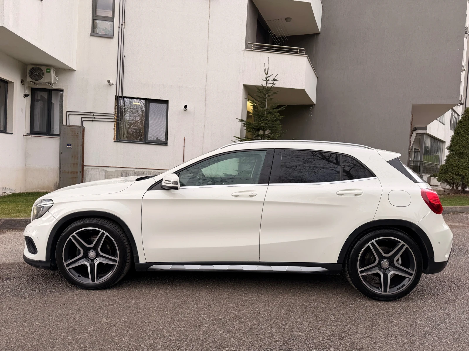 Mercedes-Benz GLA 200 CDI / 4-MATIC / AMG PACK, снимка 4 - Автомобили и джипове - 53978647