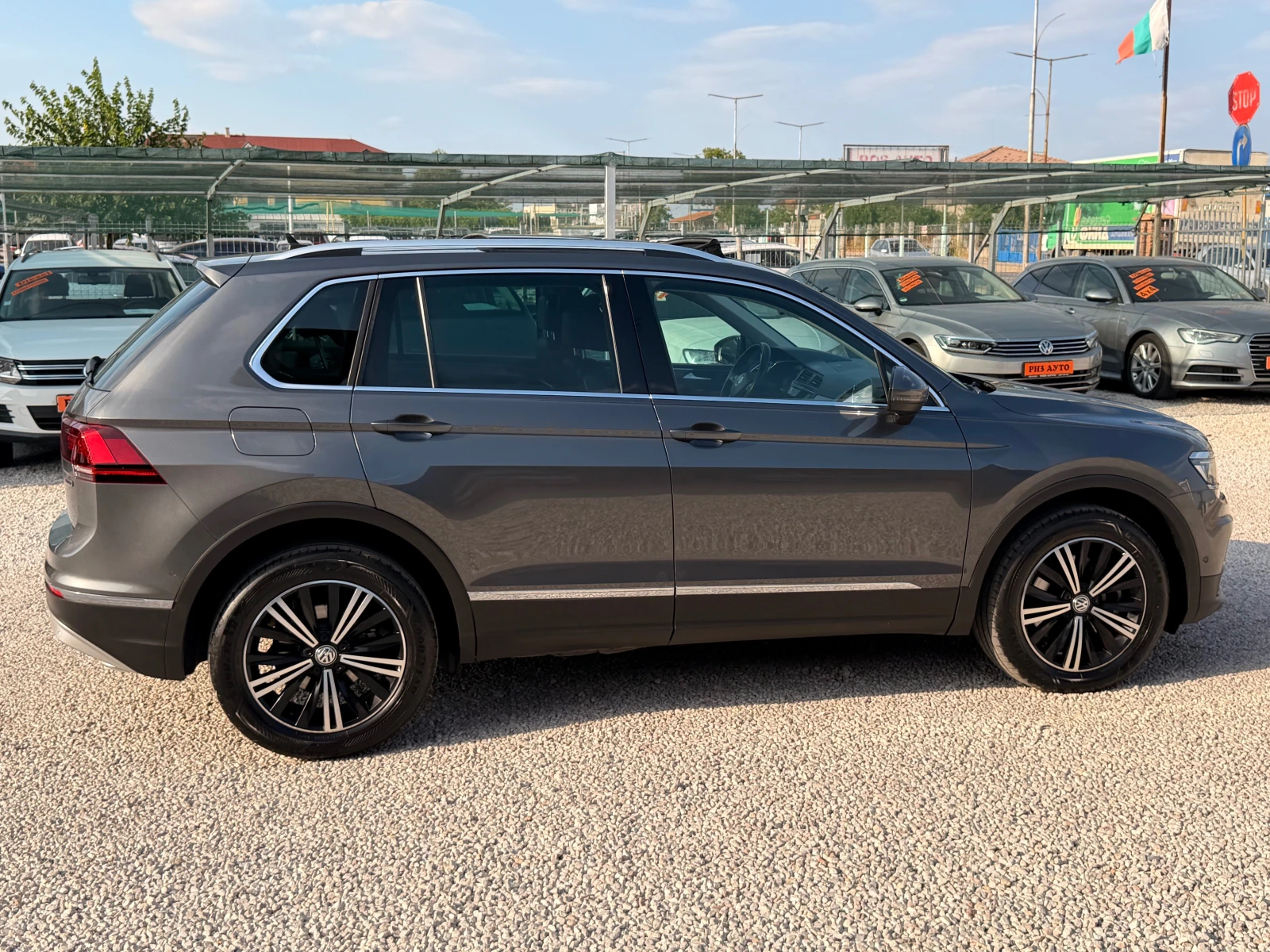 VW Tiguan 2.0TDI* NAVI* KAMERA* AUT* 190ksKEYLESS* PANORAMA, снимка 4 - Автомобили и джипове - 55661190