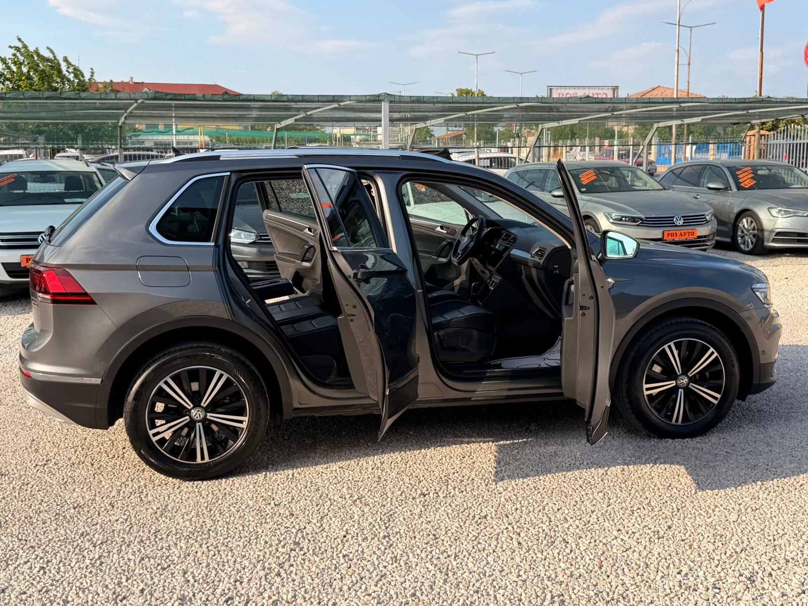 VW Tiguan 2.0TDI* NAVI* KAMERA* AUT* 190ksKEYLESS* PANORAMA, снимка 6 - Автомобили и джипове - 55661190