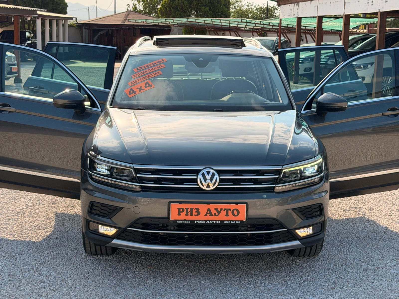 VW Tiguan 2.0TDI* NAVI* KAMERA* AUT* 190ksKEYLESS* PANORAMA, снимка 2 - Автомобили и джипове - 55661190