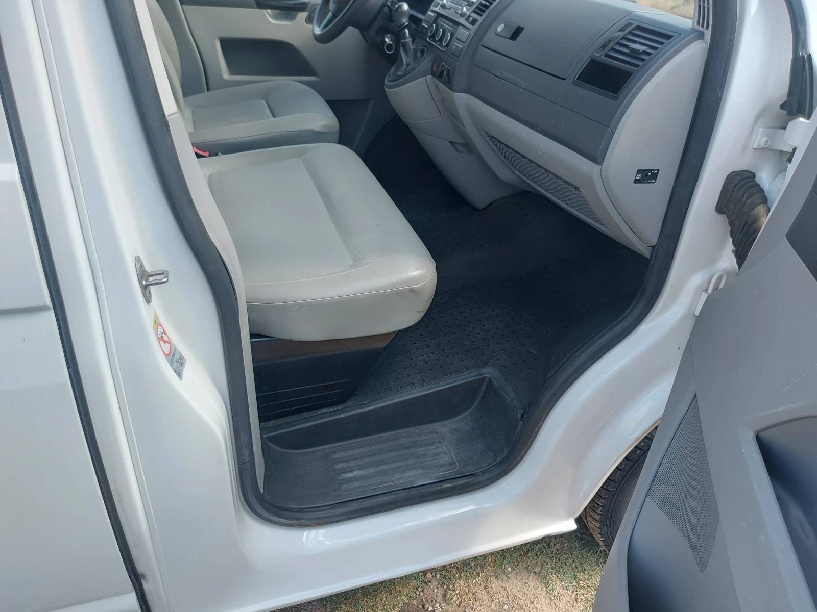 VW T5, снимка 6 - Бусове и автобуси - 55361902