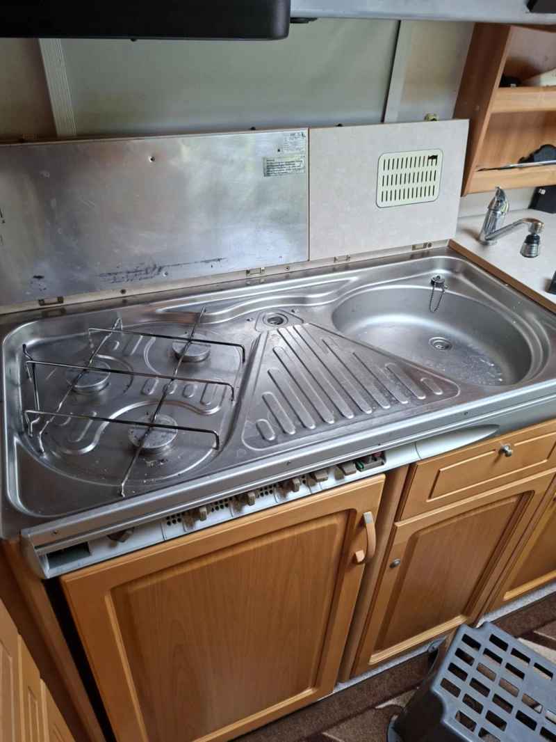 Каравана Knaus AZUR, снимка 8 - Каравани и кемпери - 53456818