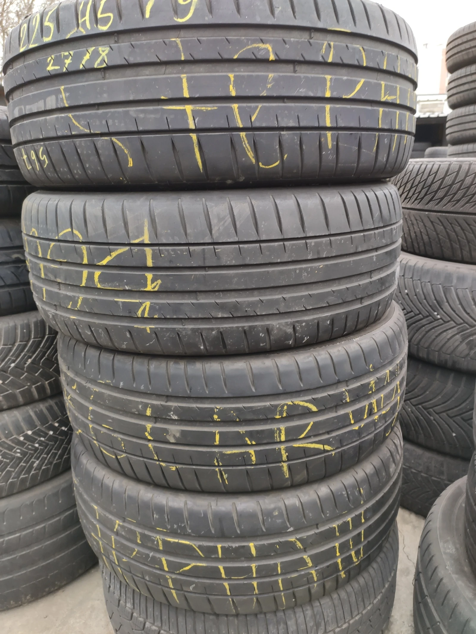 Гуми Летни 225/45R19, снимка 5 - Гуми и джанти - 54001371