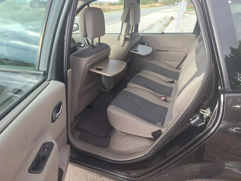 Renault Scenic 1.6i klima, снимка 11 - Автомобили и джипове - 47800042