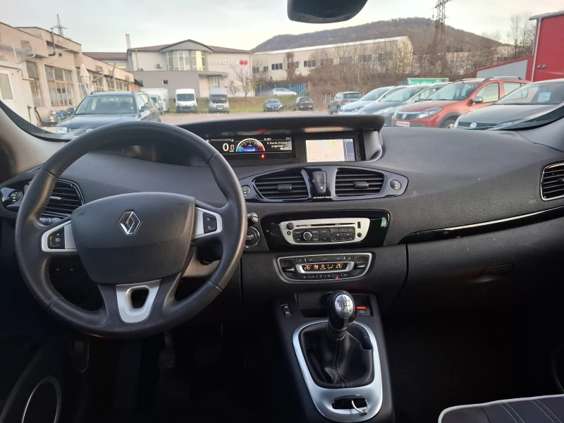 Renault Scenic 1.5dci, снимка 9 - Автомобили и джипове - 48280884