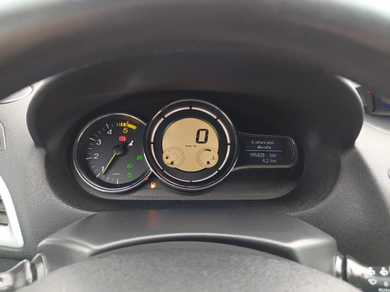 Renault Megane 1.5DCI, снимка 16 - Автомобили и джипове - 49848055