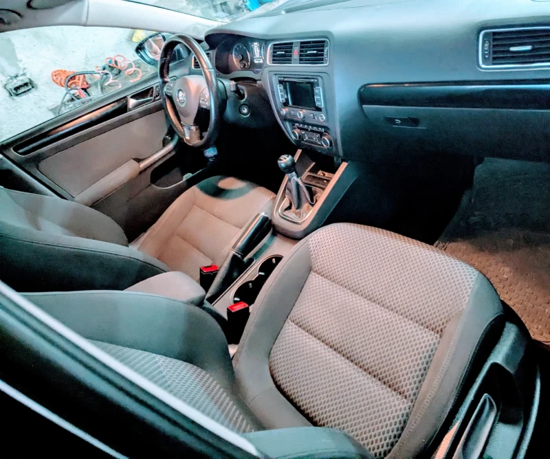 VW Jetta Сива, снимка 7 - Автомобили и джипове - 53078429