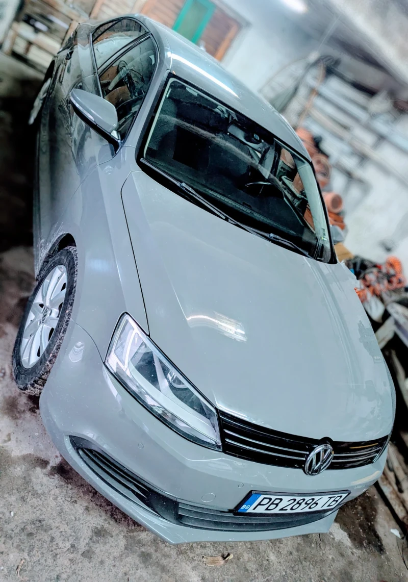 VW Jetta Сива, снимка 3 - Автомобили и джипове - 53078429