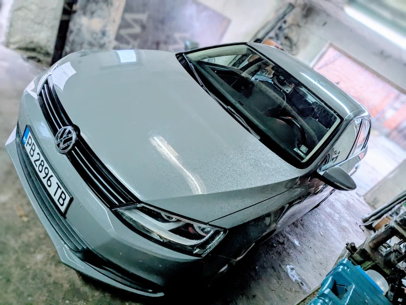 VW Jetta Сива, снимка 5 - Автомобили и джипове - 53078429