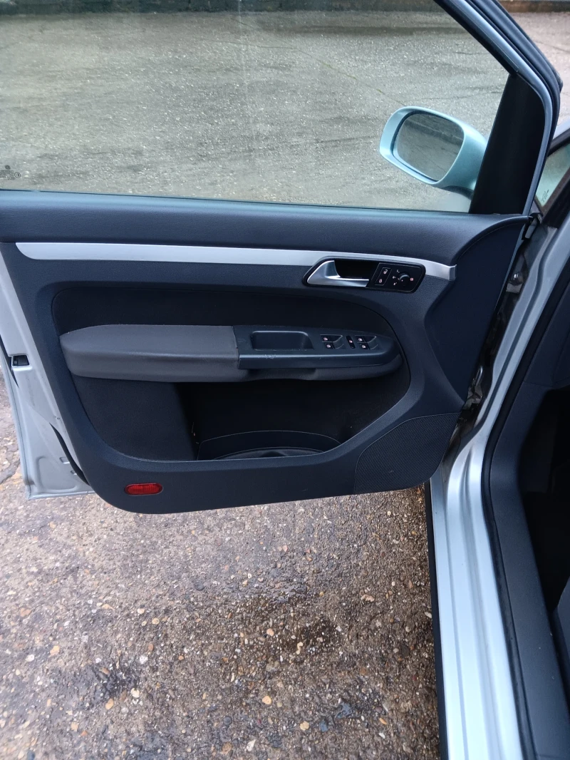 VW Touran, снимка 16 - Автомобили и джипове - 53530000