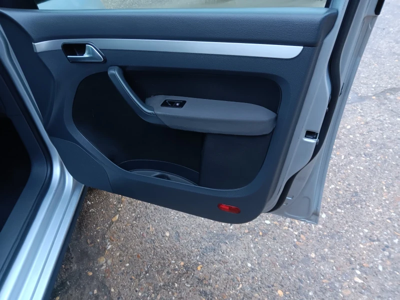 VW Touran, снимка 14 - Автомобили и джипове - 53530000