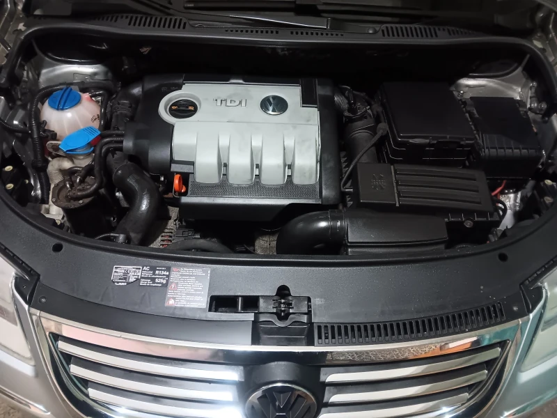 VW Touran, снимка 5 - Автомобили и джипове - 53530000