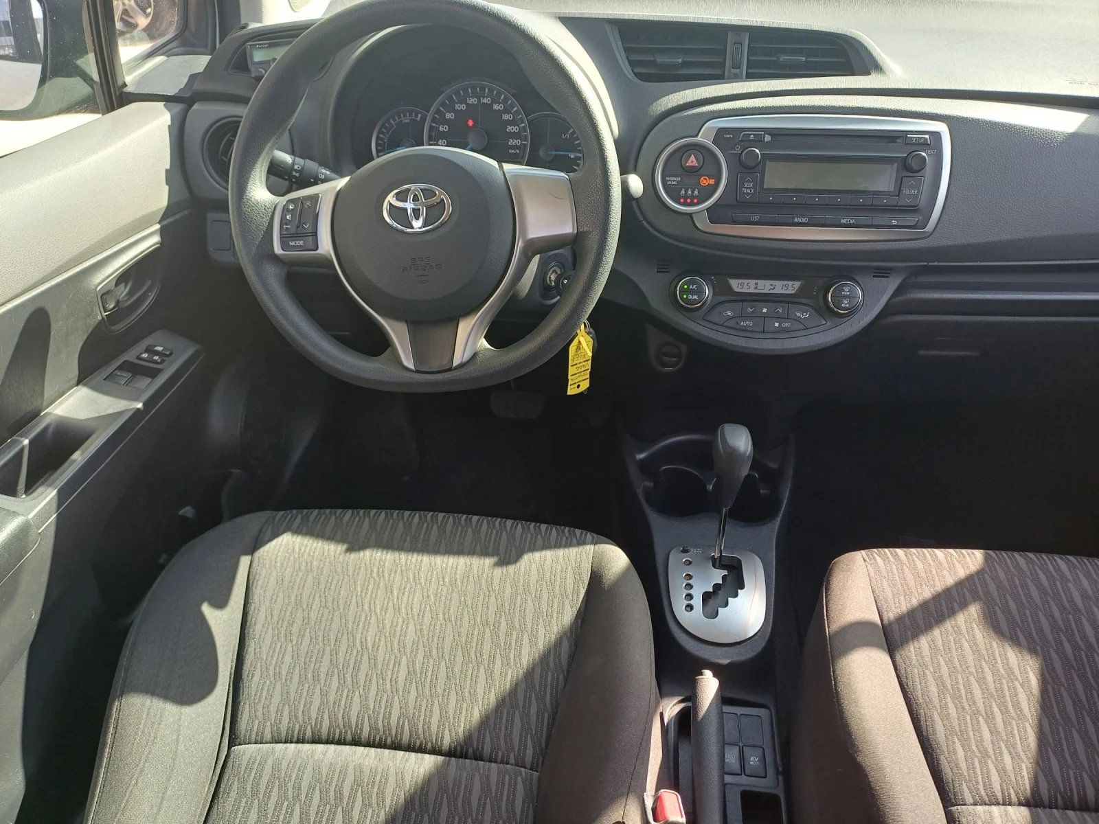 Toyota Yaris 1.5.Hybrid  - изображение 8