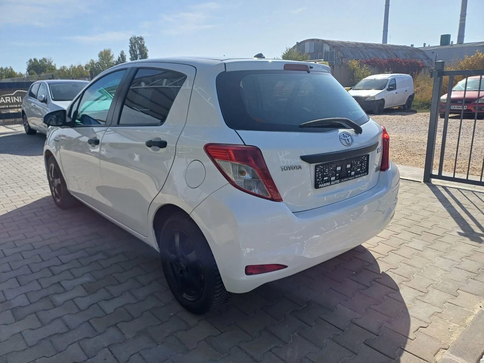 Toyota Yaris 1.5.Hybrid  - изображение 4