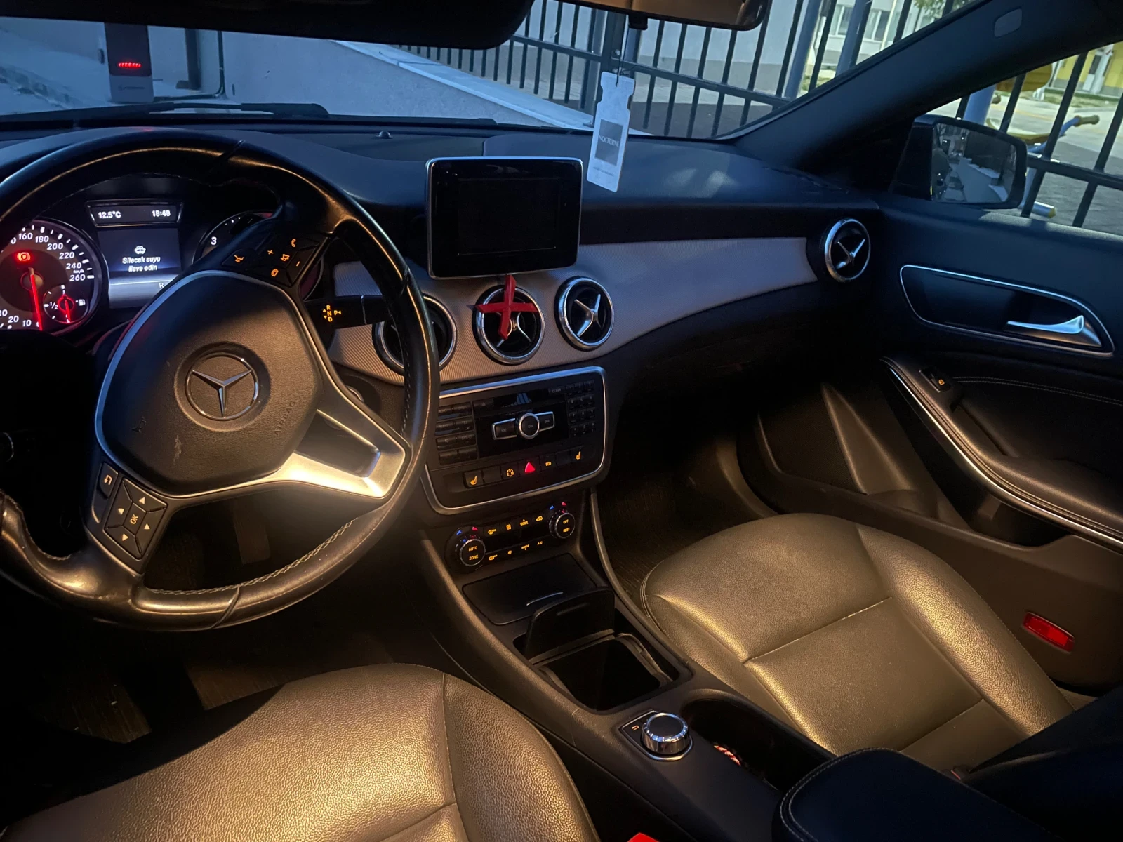 Mercedes-Benz CLA 220, снимка 3 - Автомобили и джипове - 53801918