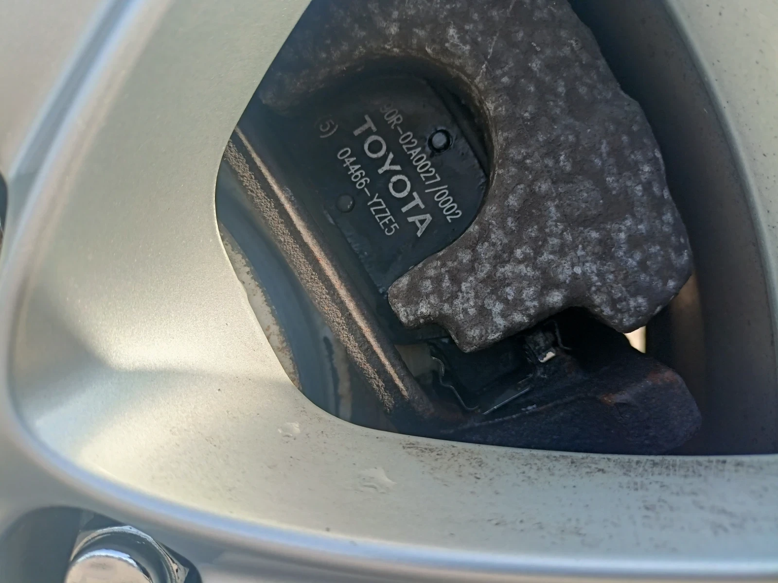 Toyota Avensis 2.0 бензин/газ, снимка 10 - Автомобили и джипове - 53140063