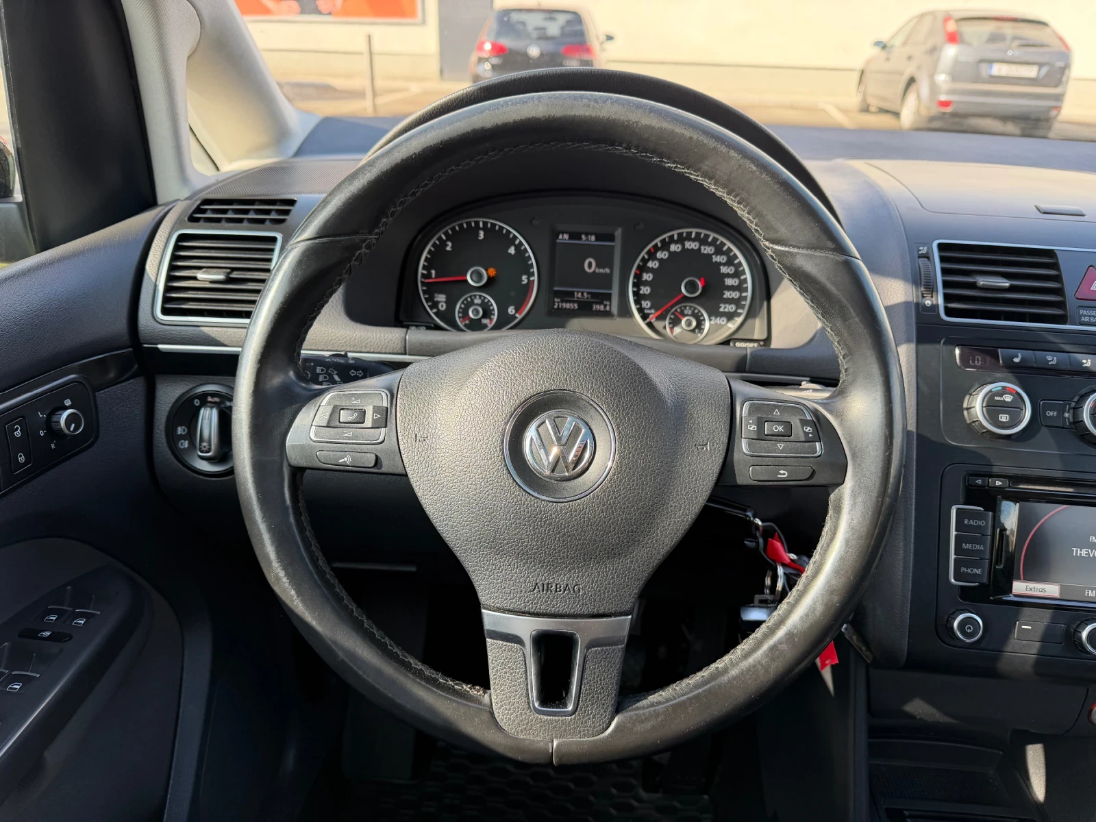 VW Touran 2.0TDI 6+ 1, снимка 9 - Автомобили и джипове - 53848037