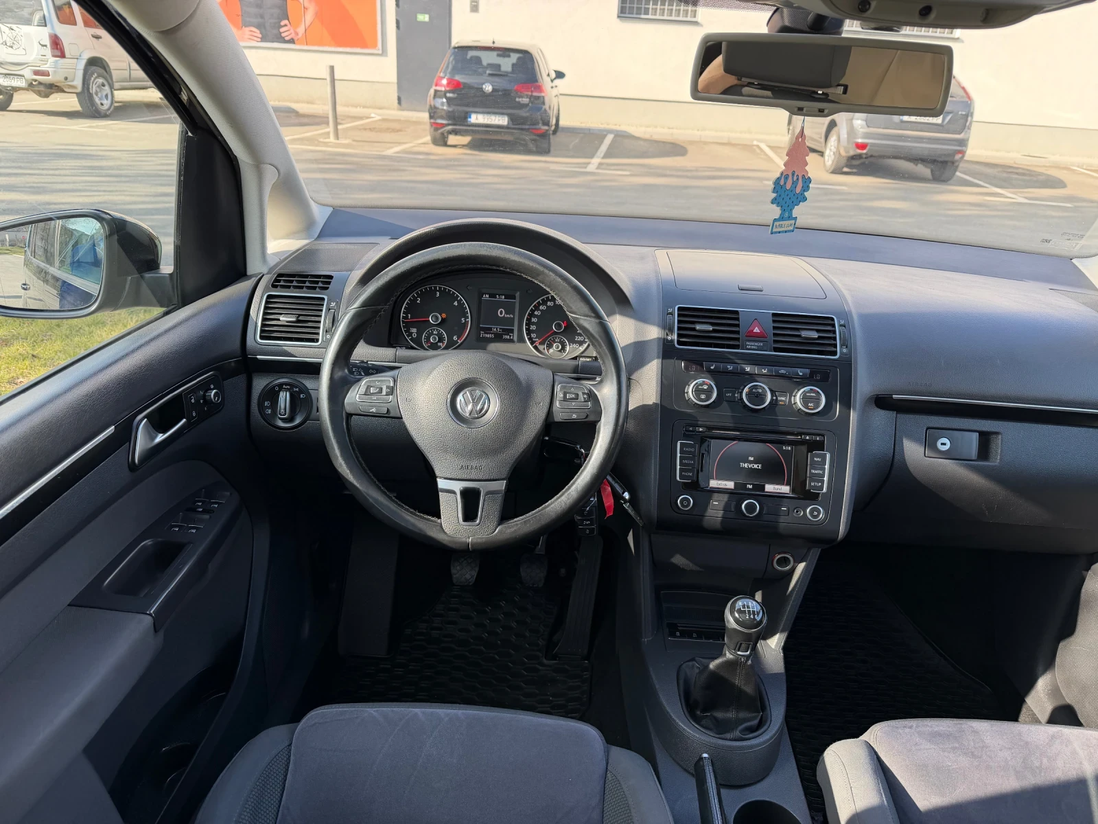 VW Touran 2.0TDI 6+ 1, снимка 8 - Автомобили и джипове - 53848037