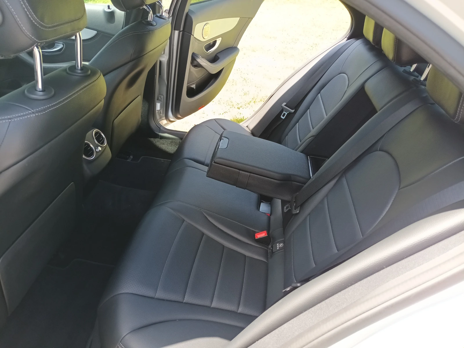 Mercedes-Benz C 300 AMG/4MATIC/ПАНОРАМА/BURMESTER, снимка 9 - Автомобили и джипове - 54424759
