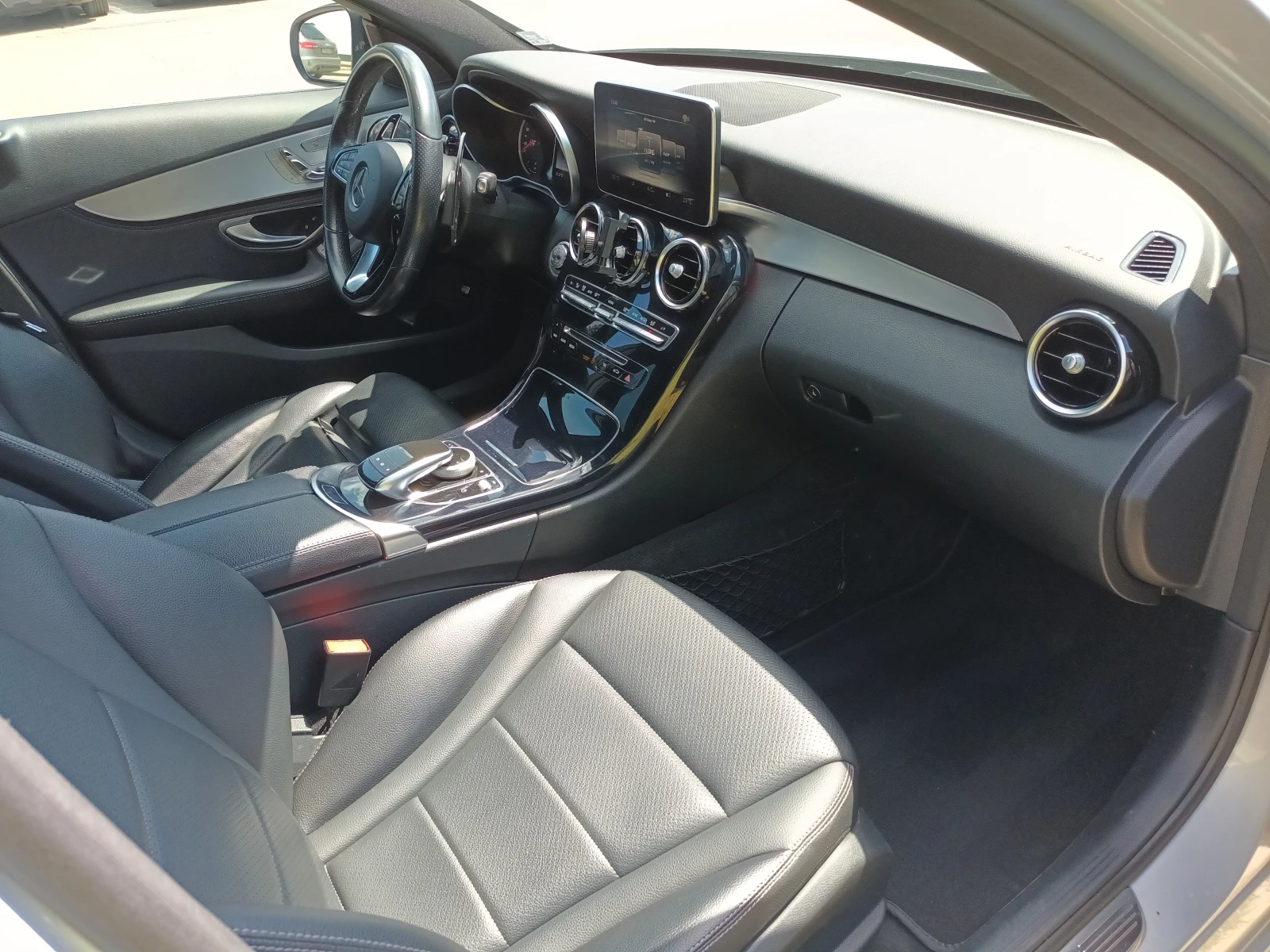 Mercedes-Benz C 300 AMG/4MATIC/ПАНОРАМА/BURMESTER, снимка 8 - Автомобили и джипове - 54424759