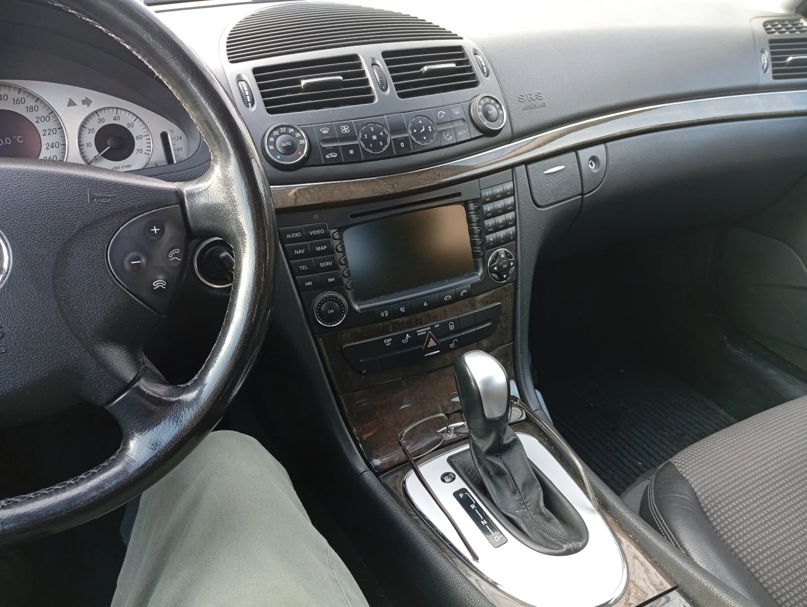 Mercedes-Benz E 240, снимка 15 - Автомобили и джипове - 54458831