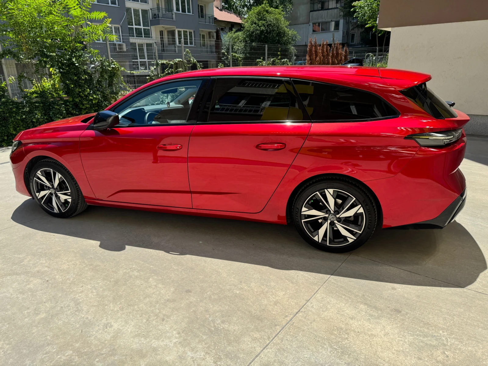 Peugeot 308 SW PureTech Allure, снимка 3 - Автомобили и джипове - 54874565