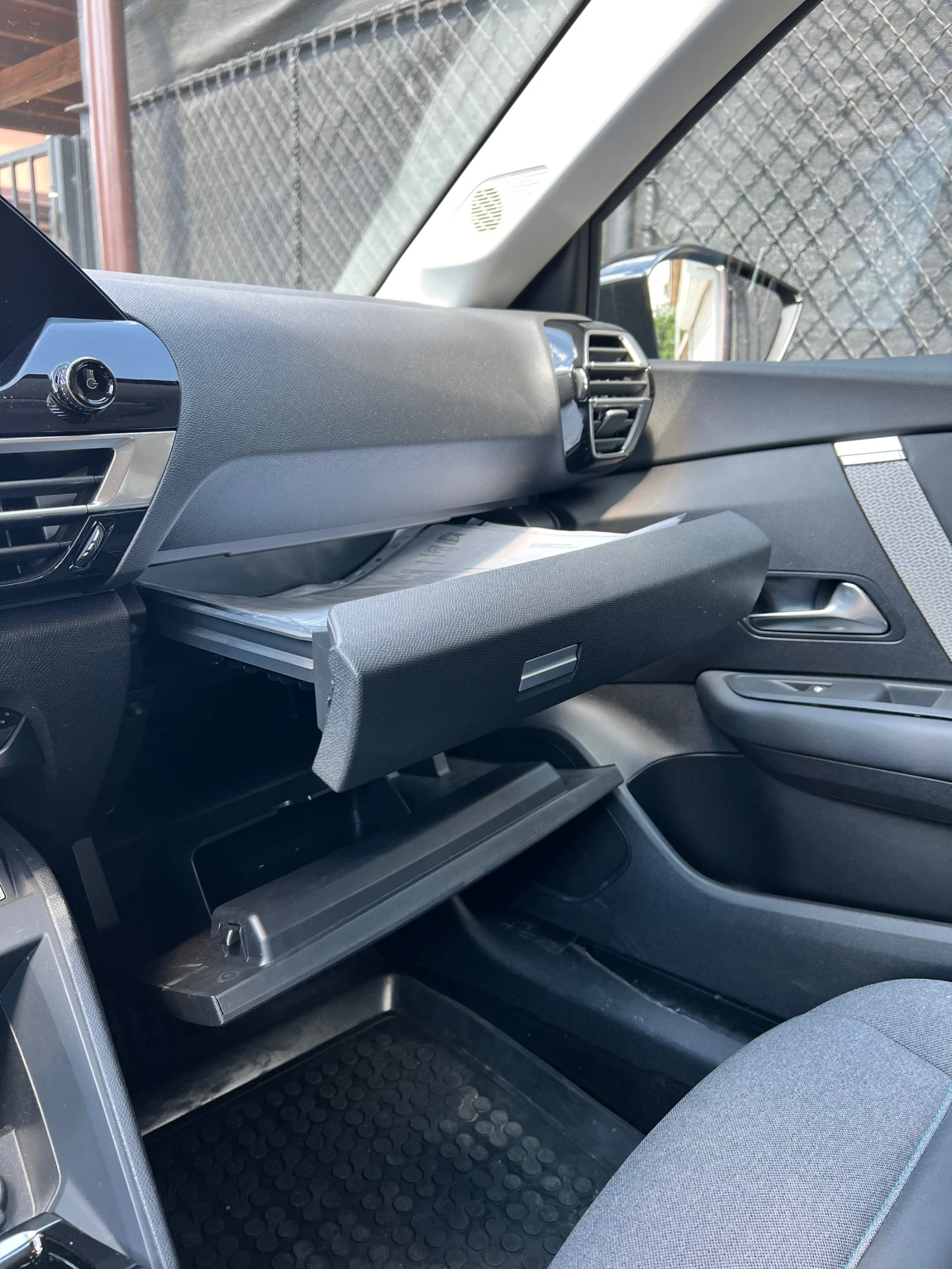 Citroen C4 1.2 В ГАРАНЦИЯ ДО 2029 НАПЪЛНО ОБСЛУЖЕНА, снимка 13 - Автомобили и джипове - 54972080