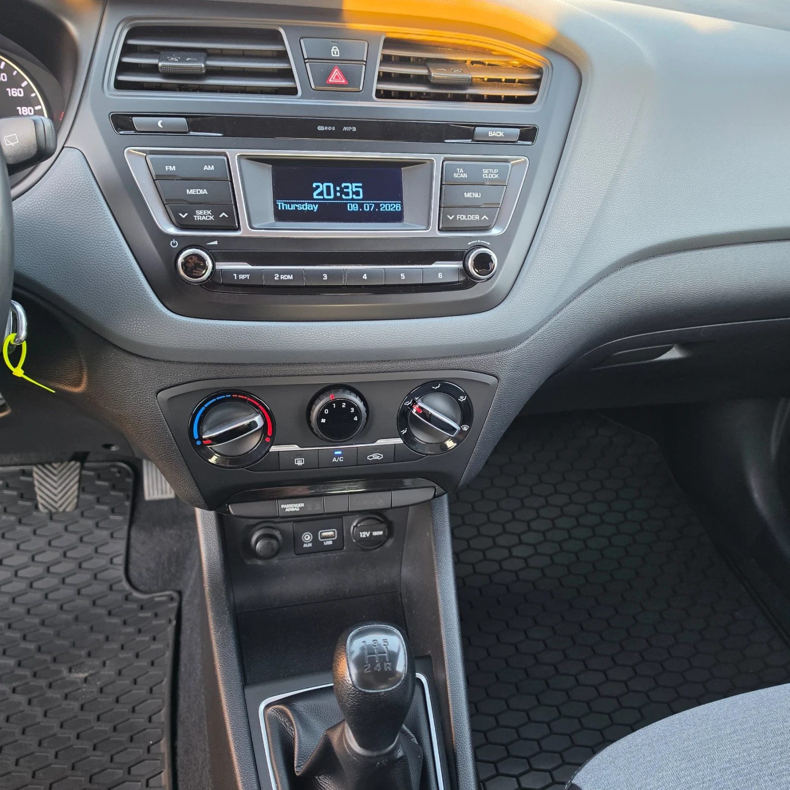 Hyundai I20, снимка 11 - Автомобили и джипове - 55226293