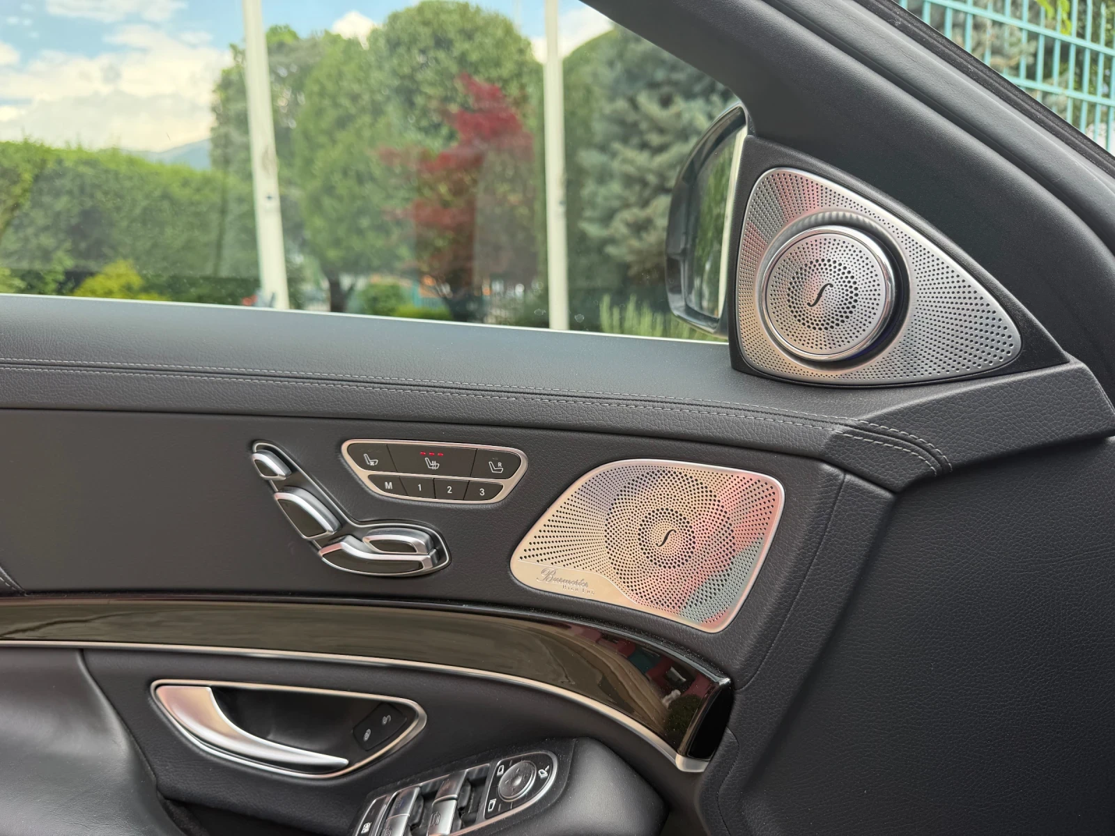 Mercedes-Benz S 500 4M* 3xTV* 4DBurmester* NightVision* Pano* Massage, снимка 2 - Автомобили и джипове - 55362604