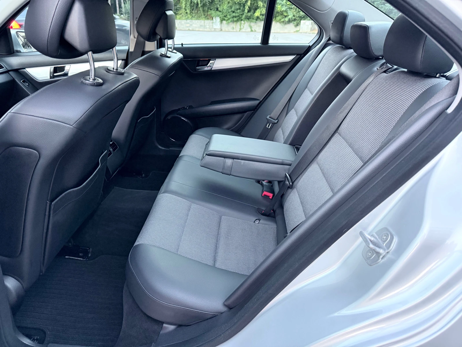 Mercedes-Benz C 220 CDI-170k.c.Avantgarde* Facelift* Euro5* , снимка 8 - Автомобили и джипове - 55809549
