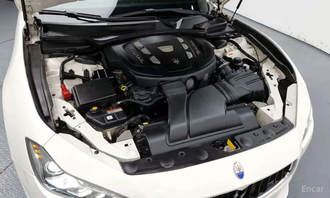 Maserati Ghibli, снимка 17 - Автомобили и джипове - 56689902