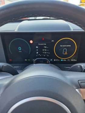 Hyundai Kona 65.4KWh 218кс - вс.екстри + к-т зимни гуми+ джанти, снимка 2