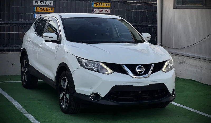 Nissan Qashqai 1.6dCi XTronic 4xКамери Keyless Go Подгрев Металик, снимка 3 - Автомобили и джипове - 47654807