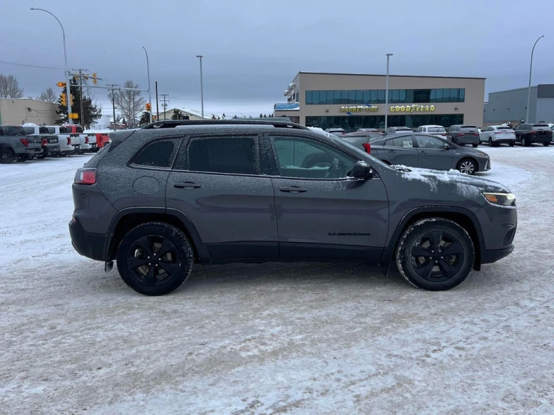 Jeep Cherokee * Altitude * CARFAX * БЕЗ ПЪРВОНАЧАЛНА ВНОСКА, снимка 3 - Автомобили и джипове - 52940541