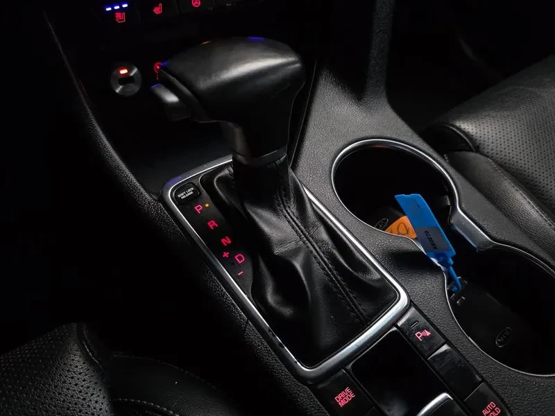 Kia Sportage 2.0 CRDi 4WD, снимка 9 - Автомобили и джипове - 54275126