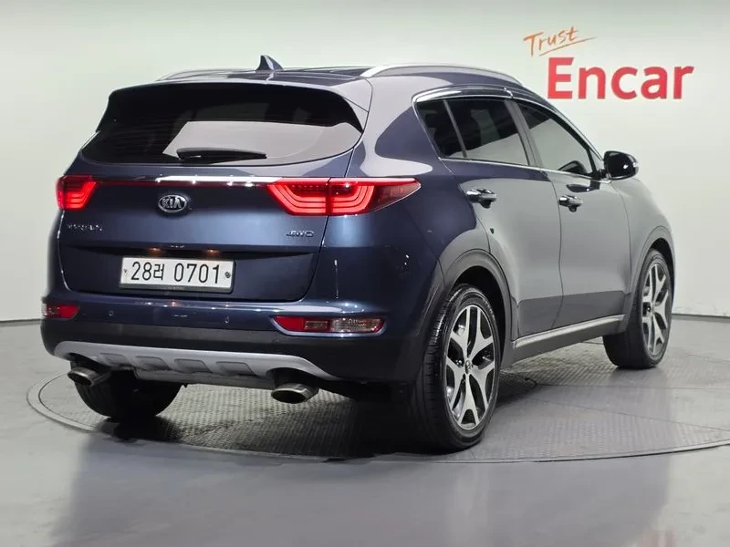 Kia Sportage 2.0 CRDi 4WD, снимка 2 - Автомобили и джипове - 54275126