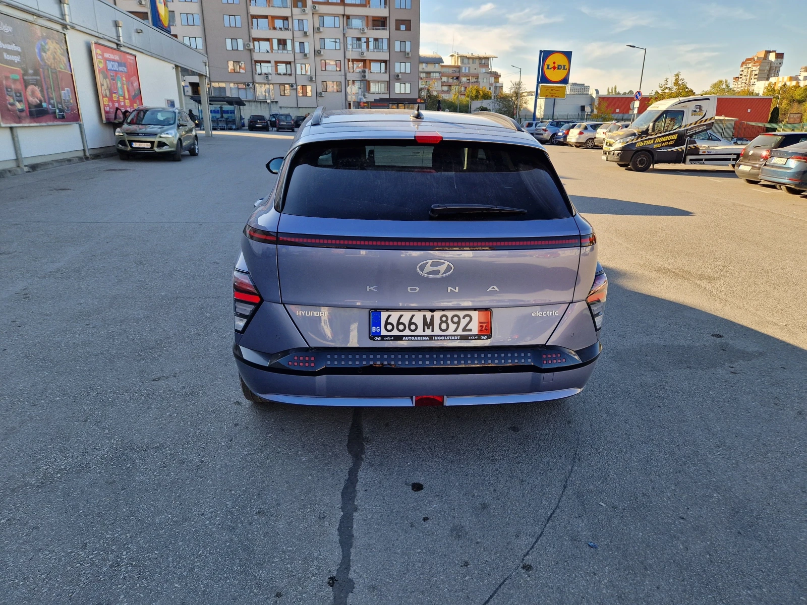 Hyundai Kona 65.4KWh 218кс - вс.екстри + к-т зимни гуми+ джанти - изображение 8