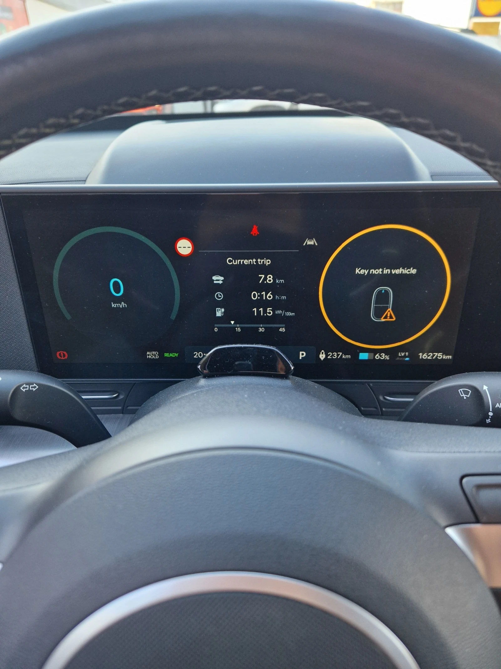 Hyundai Kona 65.4KWh 218кс - вс.екстри + к-т зимни гуми+ джанти - изображение 2