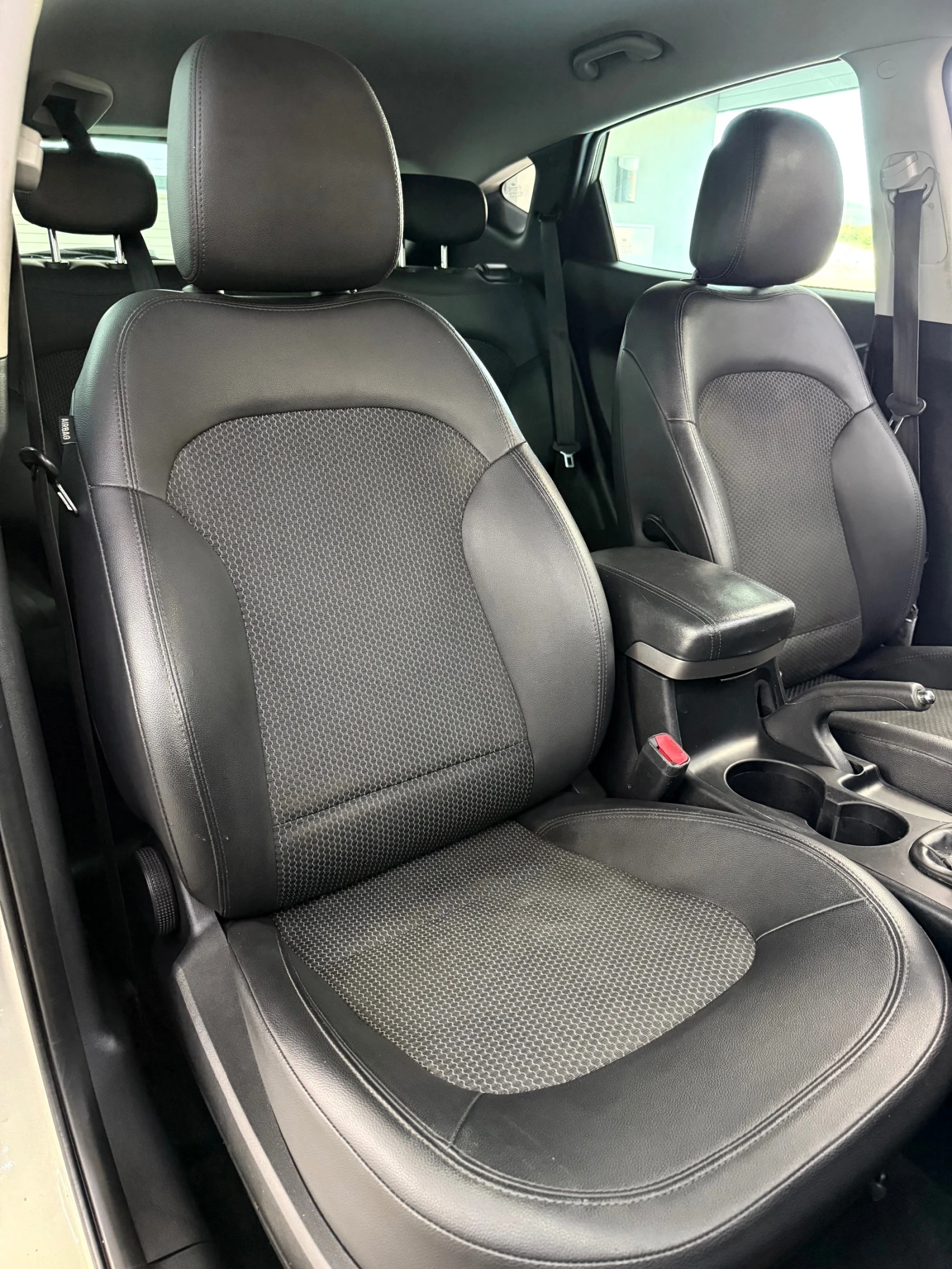 Hyundai IX35 2.0i НАВИ КОЖА, снимка 8 - Автомобили и джипове - 55902409