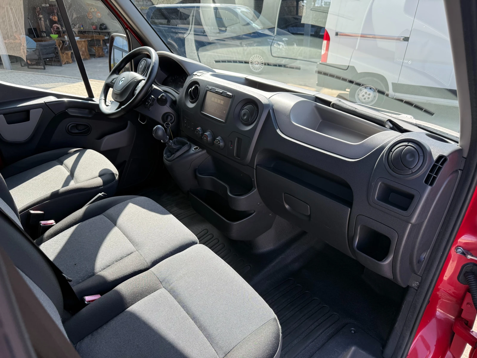 Renault Master 2.3dCI до 3.5т. 3.90м. Клима Еuro 6 , снимка 12 - Бусове и автобуси - 55440181