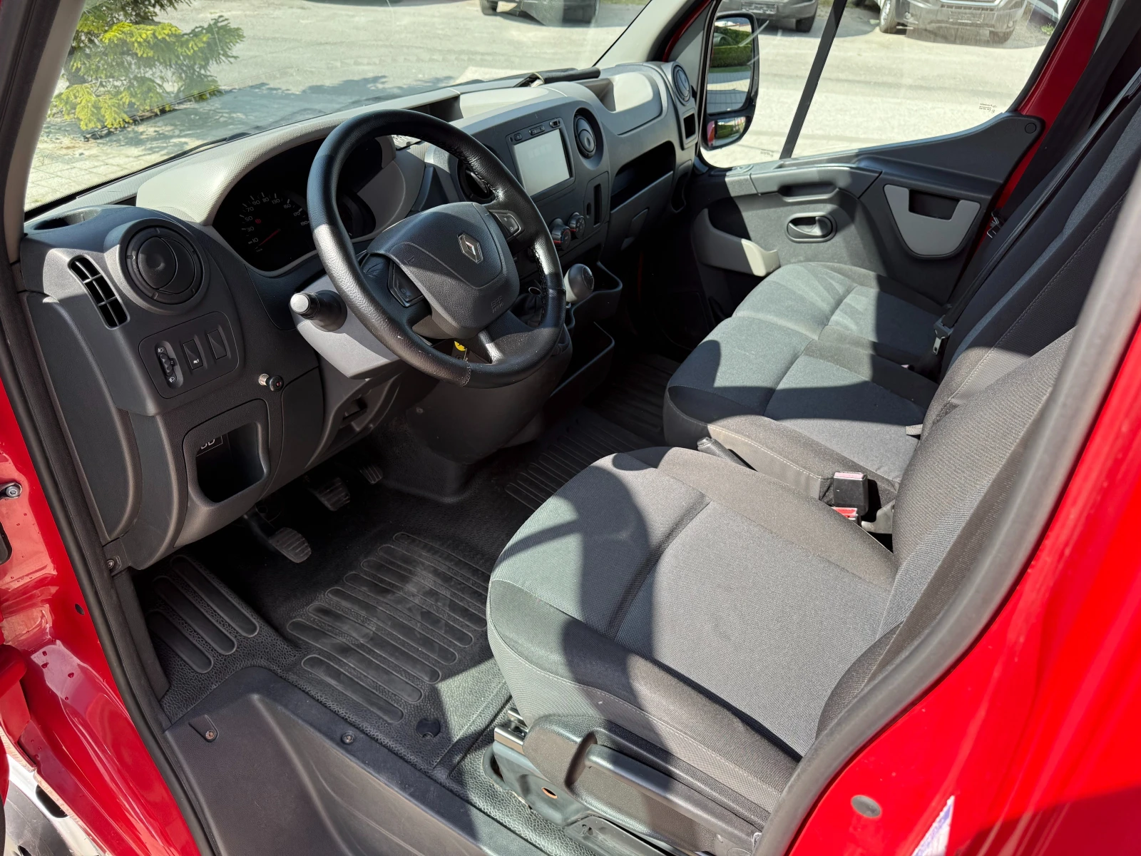 Renault Master 2.3dCI до 3.5т. 3.90м. Клима Еuro 6 , снимка 15 - Бусове и автобуси - 55440181